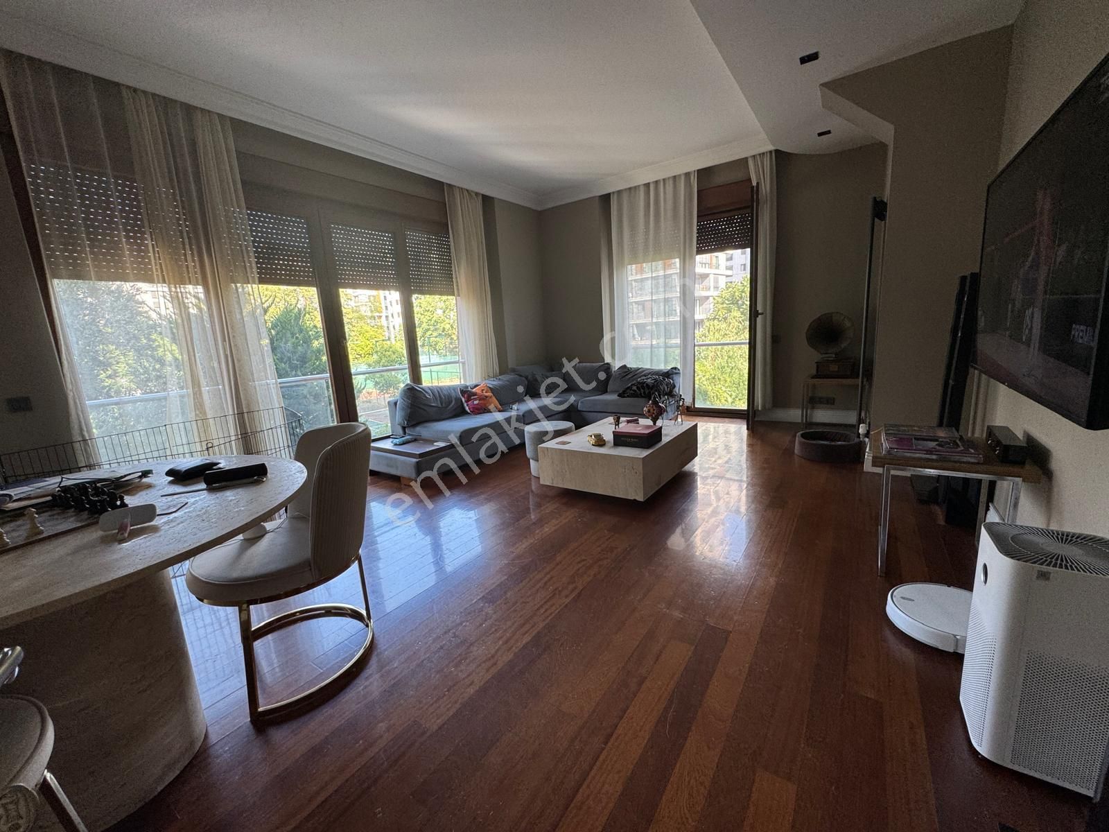 Caddebostan Sahilde 2,5+1, Net 96m2 Kapalı Garaj Ve Depo Alanı