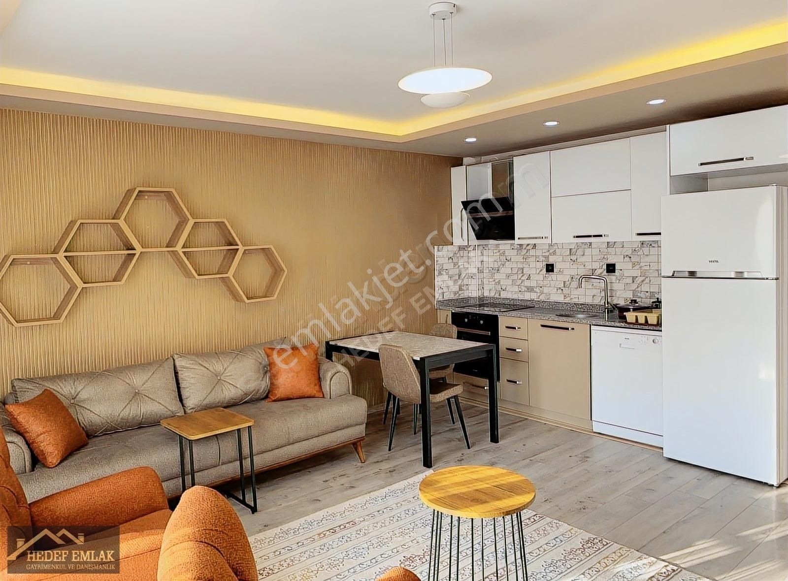 Hedef Emlak'tan Çarşı'da Kiralık Sıfır Eşyalı 1+1 Fatura Dahil