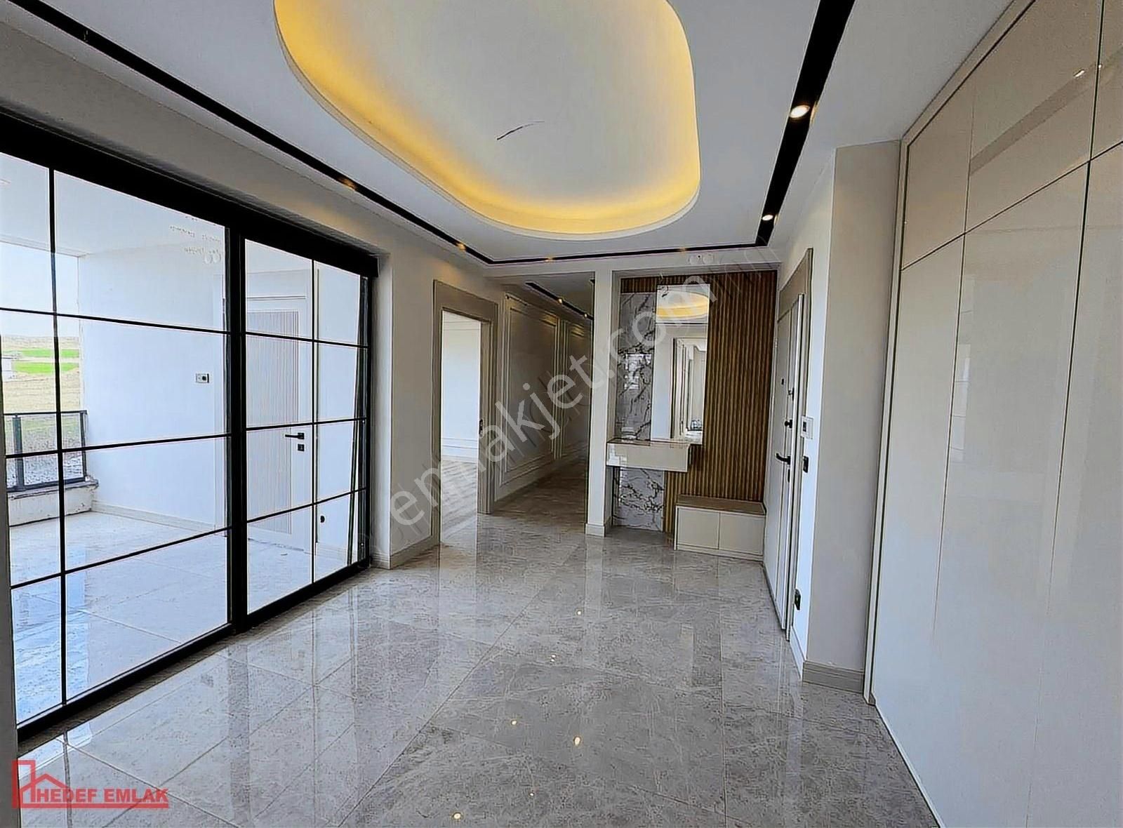 Hedef Emlaktan Kardeşlerde Satılık Ultra Lüx 4.5+1 Dolaplı Daire