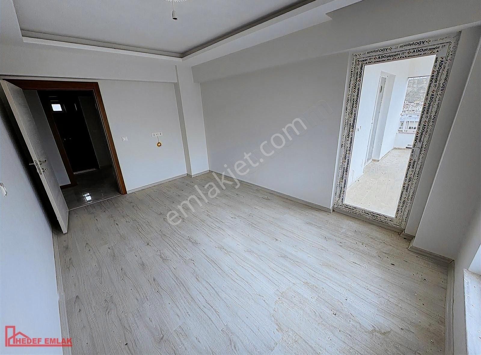Hedef Emlaktan Alibabada Cadde Civarı Satılık Lüx Sıfır 3+1daire