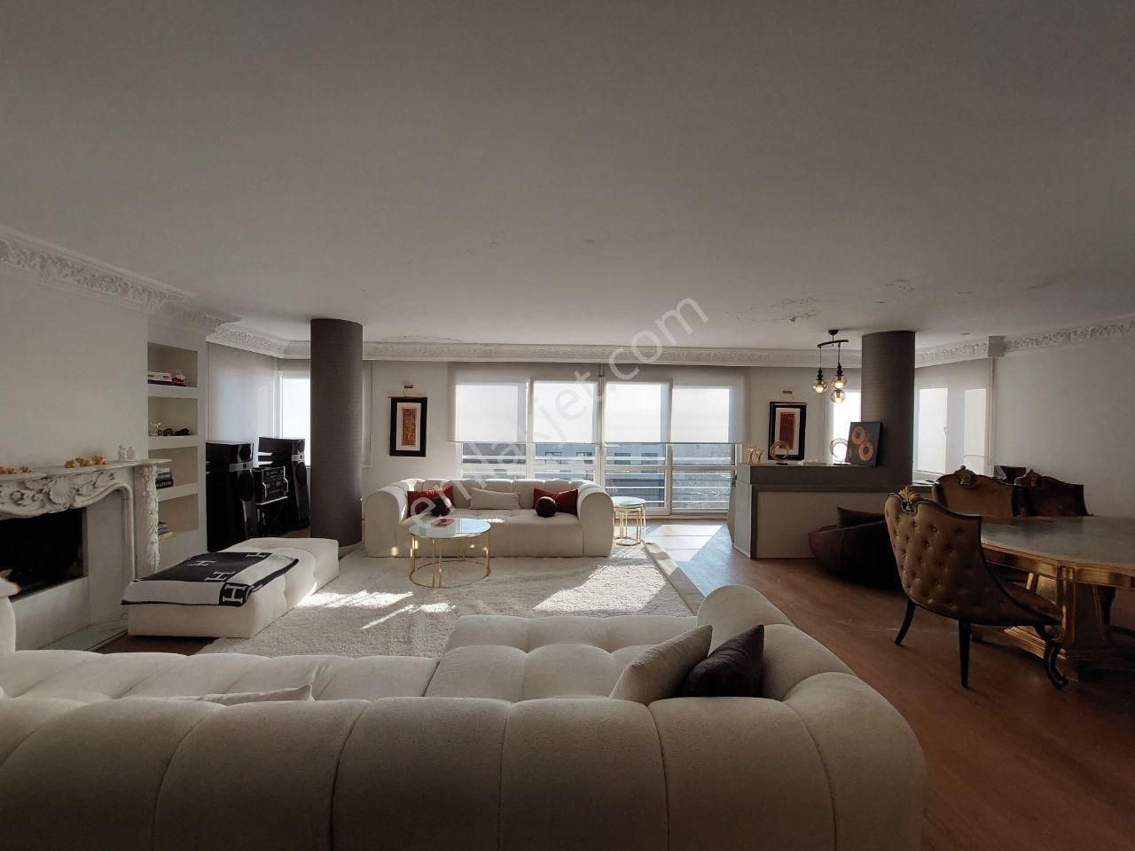 Suadiye Yalı Parselinde Yüzme Havuzlu Binada 4+2 Dubleks Daire Emlak Masası