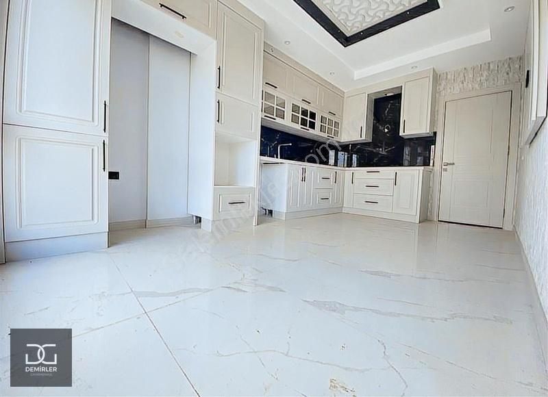 Demirlerden 1200 Evler'de E.banyolu 3+1 Lüx Daire