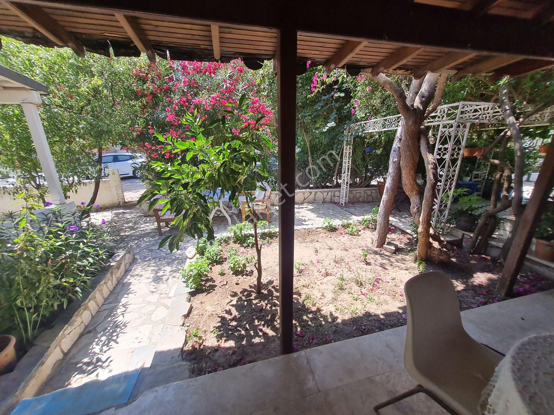 Bodrum Turgutreis'te Denize 50 Metre Eşyalı Kiralık Dubleks