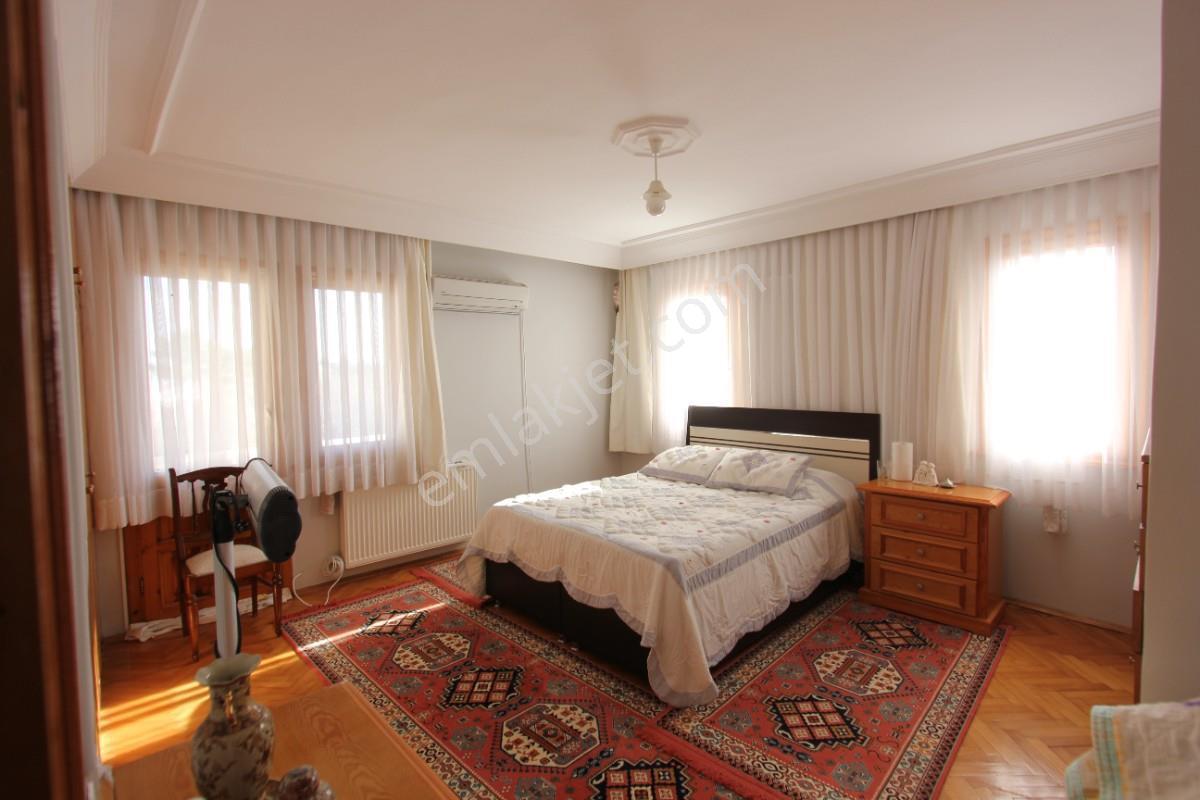 Çatalcada Müstakil Havuzlu Çift Katlı Havuzlu Villa - Görsel 12