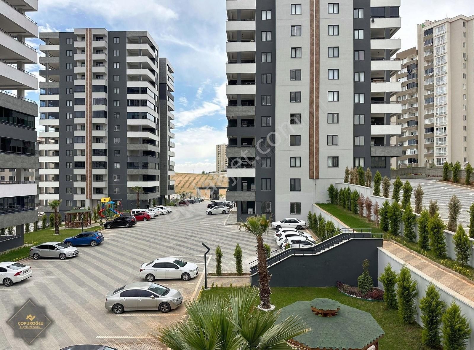 S.içerisinde 7/24 Güvenlkli Muhteşem Genişlikte Katbahçeli 3.5+1