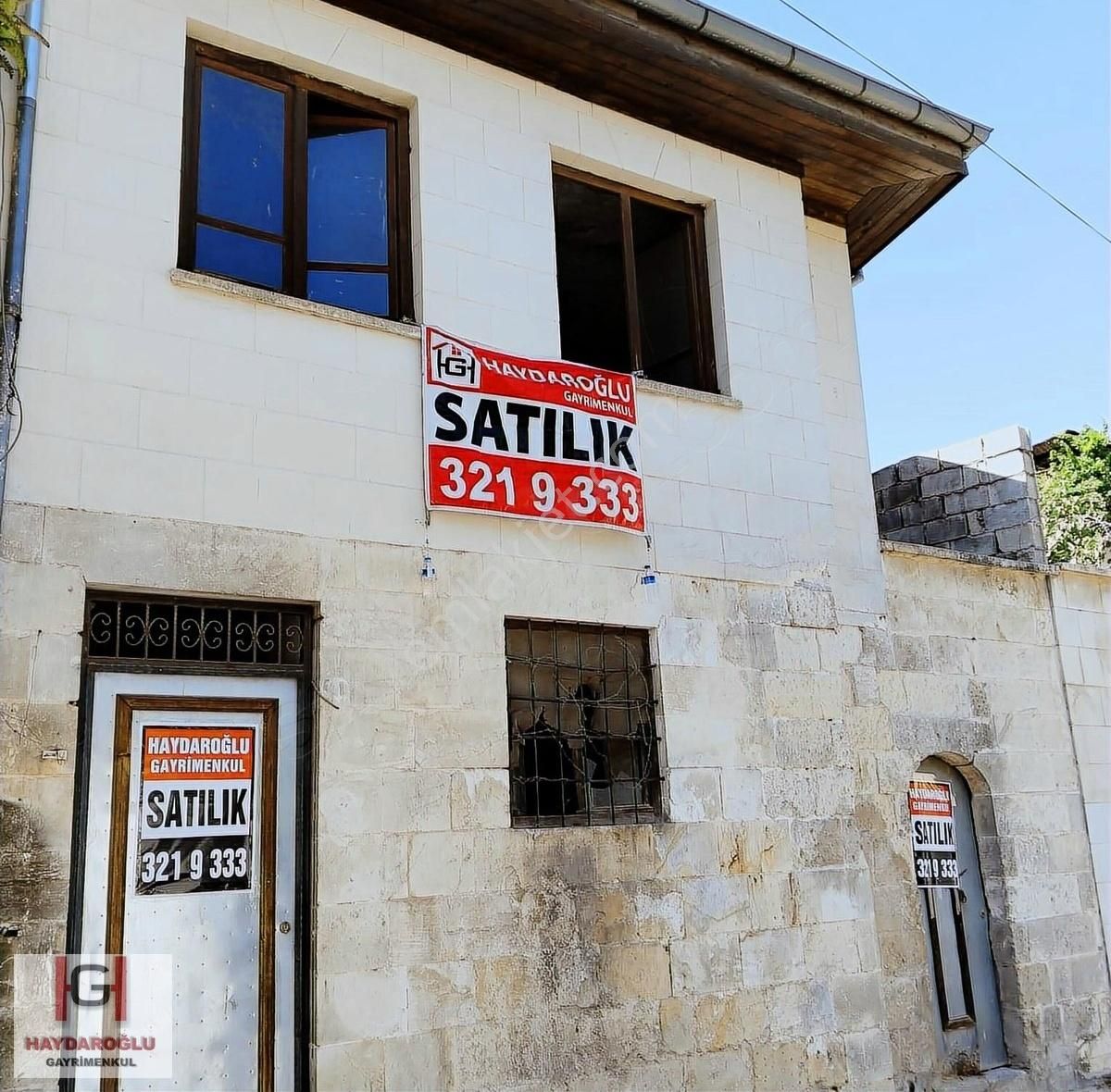 Eyüpoğlu Mah.'de Cenani Konağı Sokağında 2 Katlı Antep Evi