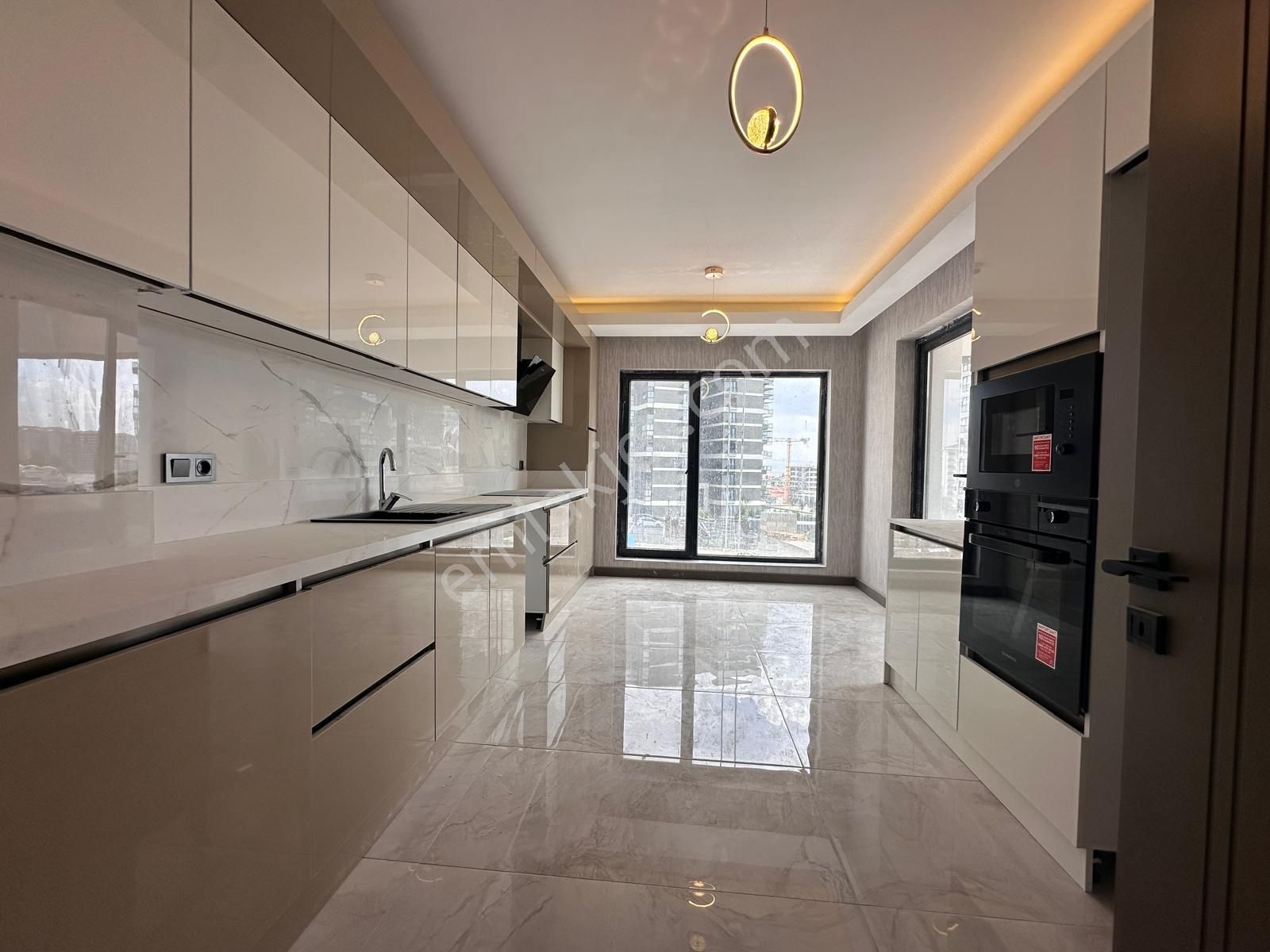 Engin Emlak'tan Satılık Site İçerisinde Lüks Sıfır 4+1 Daire