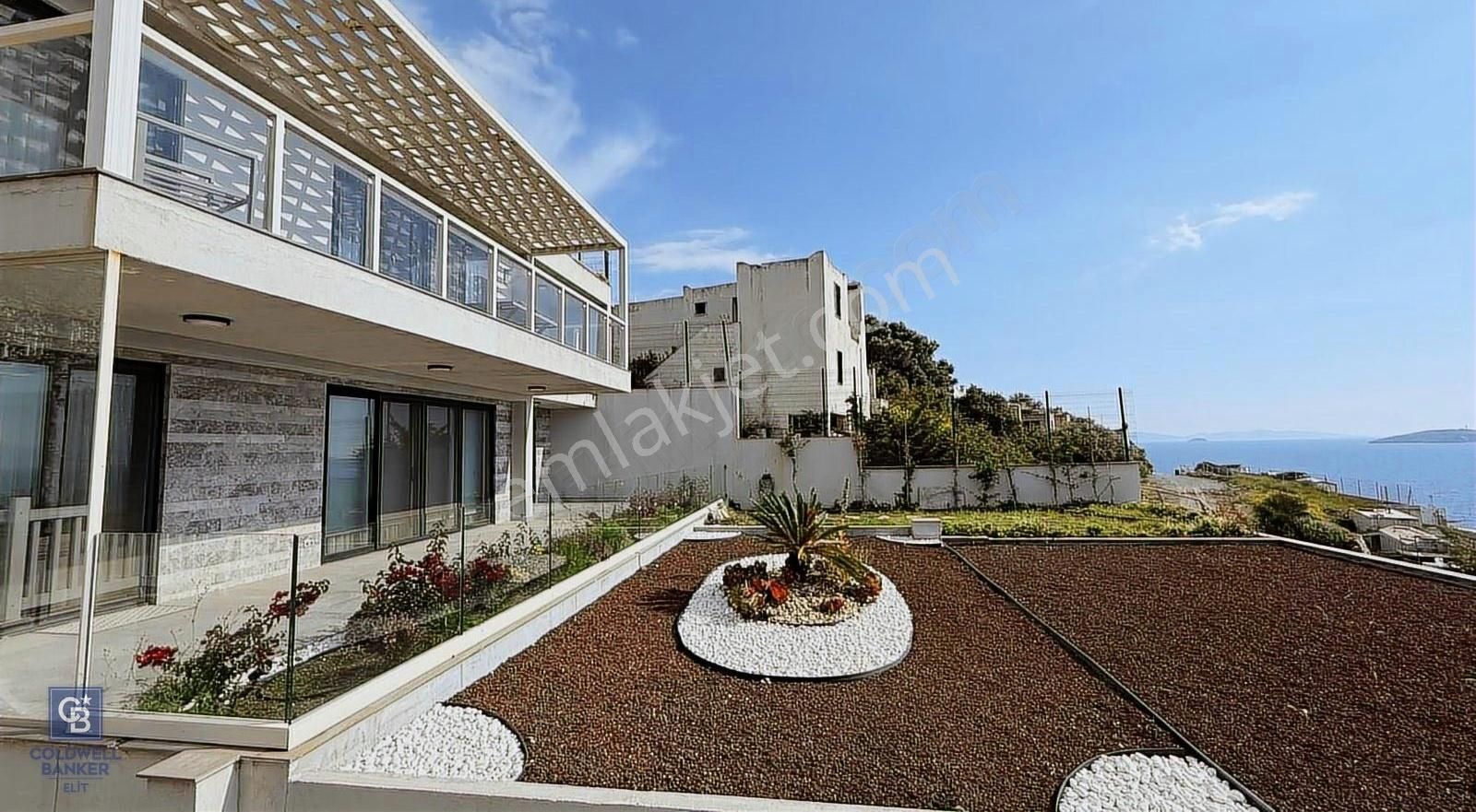 Plajlı Sitede Kiralık 5+1 Deniz Manzaralı Lüks Daire