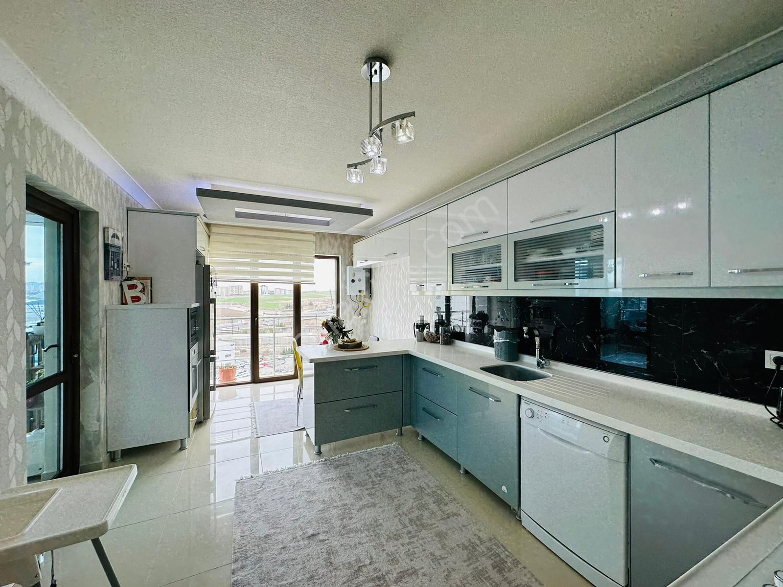 Ufuk Kılıç Emlak'tan █ Lüks Yapılı, Giy.odalı Güney Cephe 8.kat 4+1 Daire