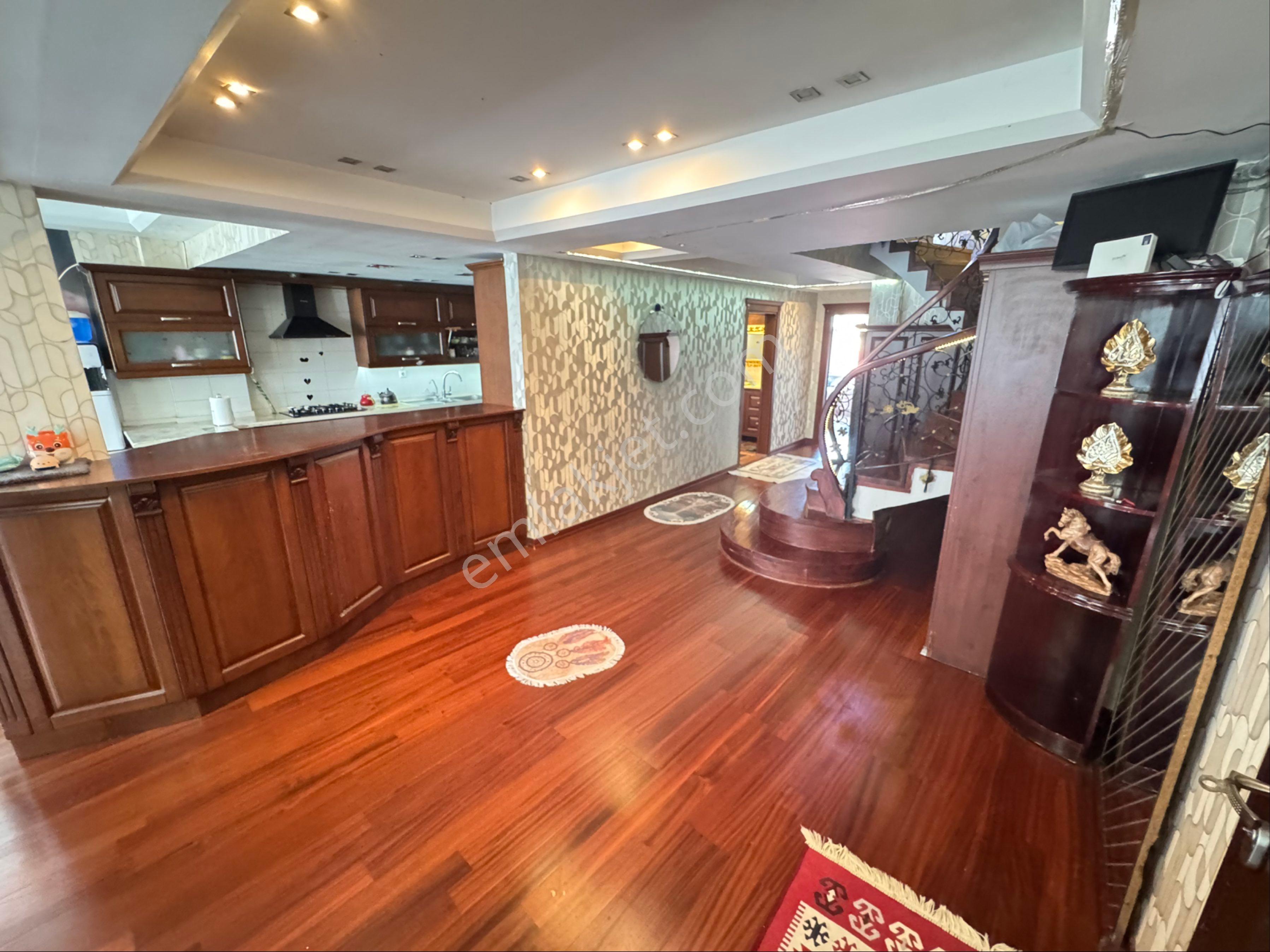Furkan Emlaktan Çiftlik Mh 5+1 300m2 3.kat Asansörlü Caddeye Cephe Krediye Uygun Fırsat Daire - Görsel 6