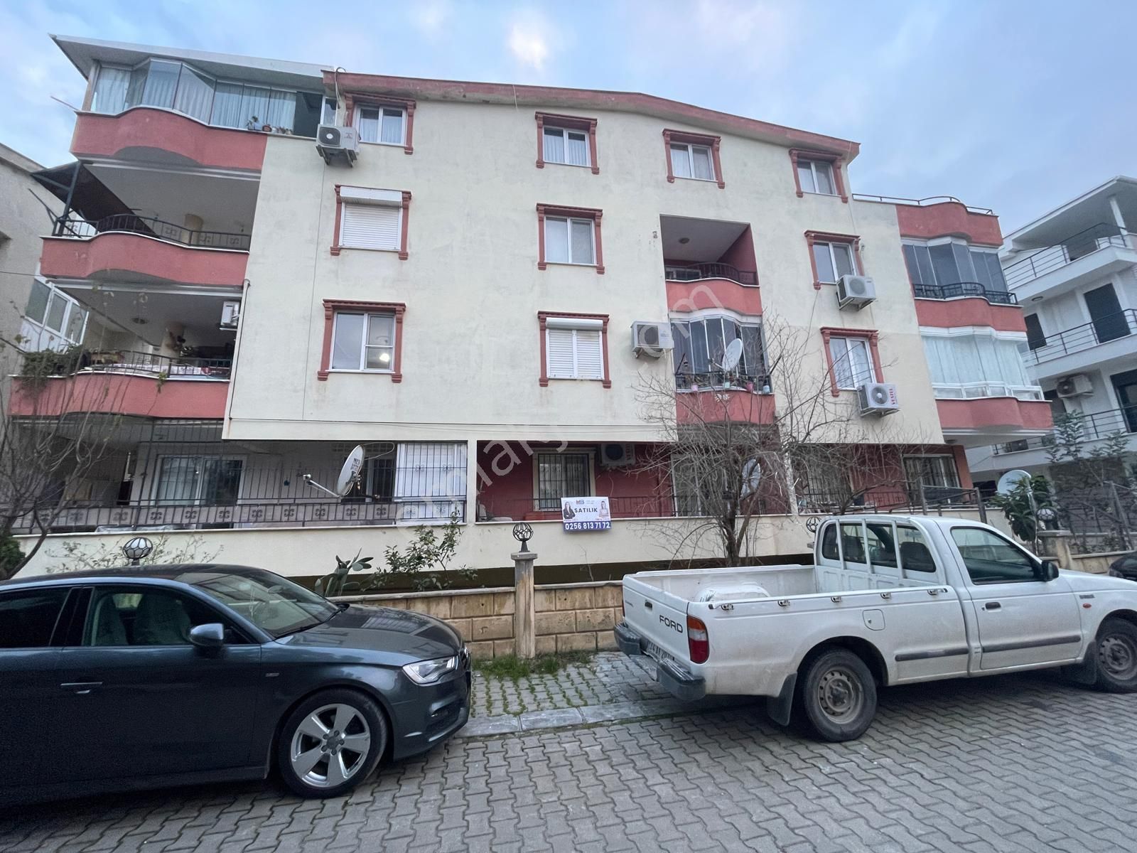 Didim Efeler Mahallesi’nde Merkezi Konumda 2+1 Fırsat Dairesi!