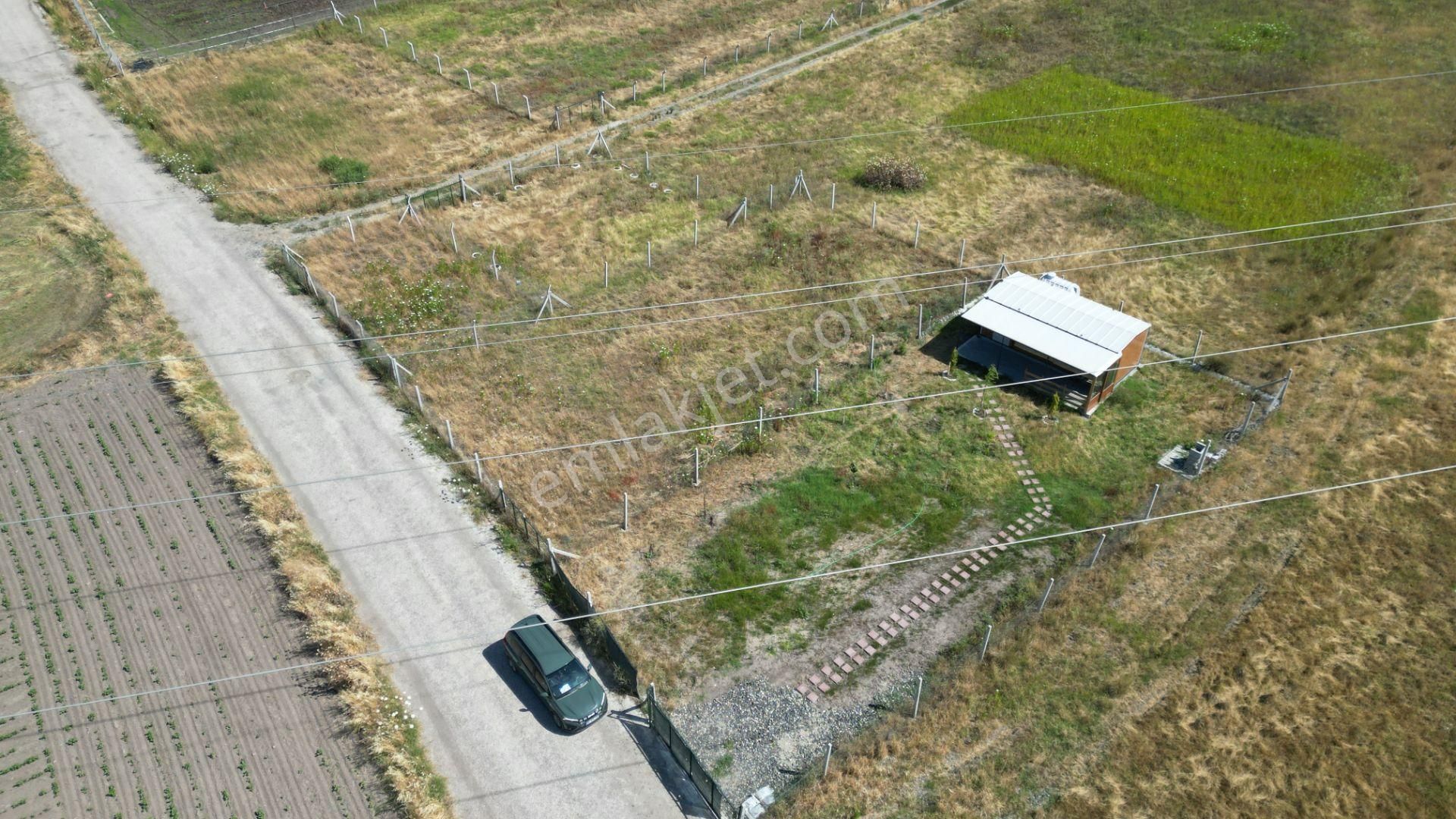 Çaltılıderede 425m2 Satılık İçerisinde Konteyner Bulunan Tarla