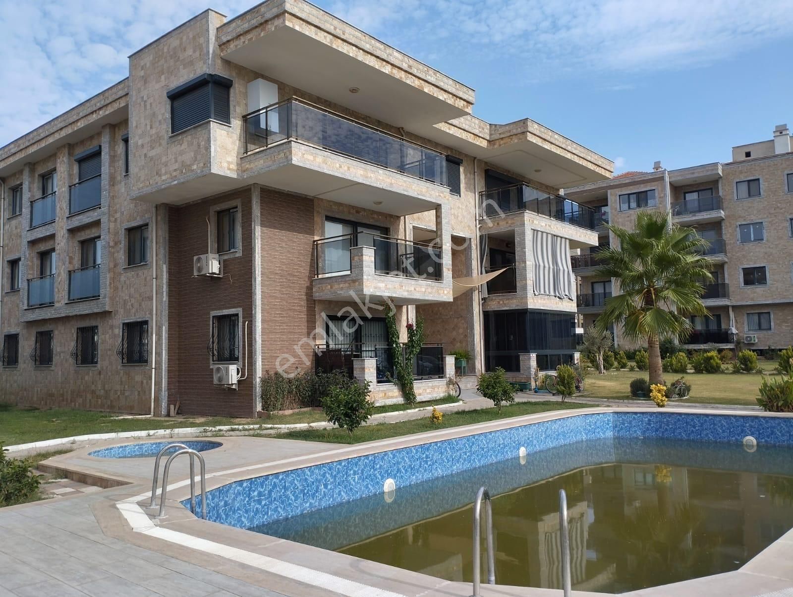 Kuşadası Davutlarda Satılık Havuzlu 2+1 Daıre