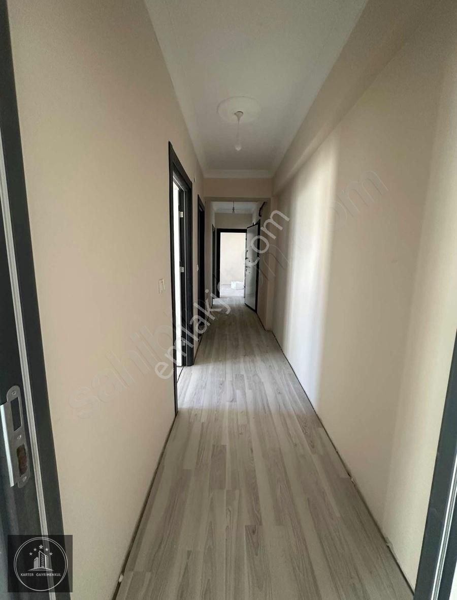 Kiralık 2+1 Ara Kat Caddeye 100 Metre