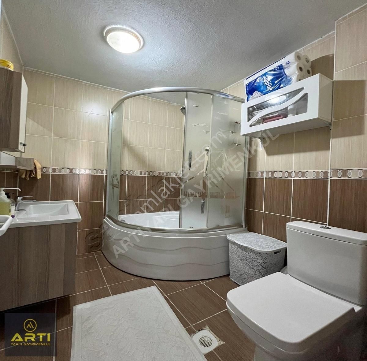 Metrobüse Yakın Satılık 2+1 Kullanışlı Arakat Daire