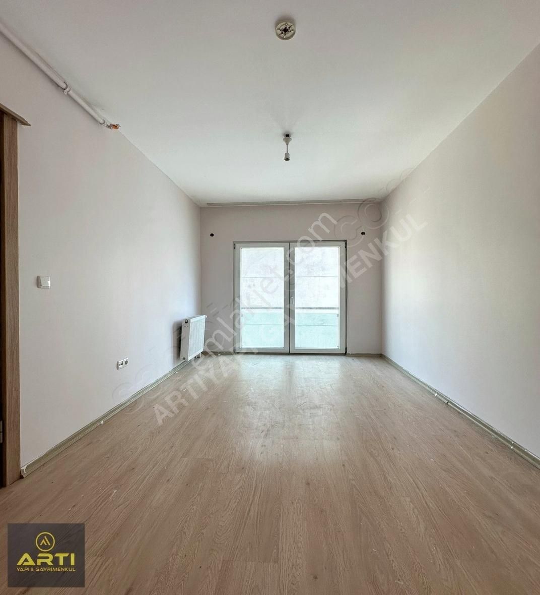 Esenyurt Fi Towers Sitesinde Havuz Cephe 1+1 Boş Satılık Daire
