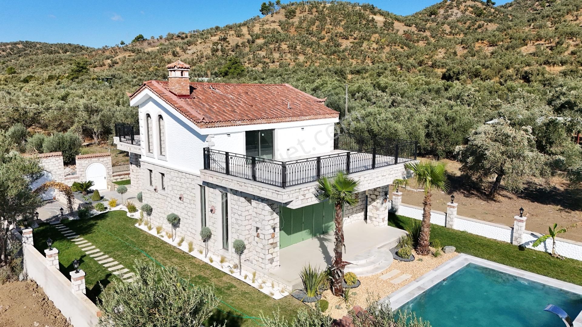 Altınoluk'ta Satılık Özel Havuzlu Villa 650 M2 Arsalı Alaçatı Villa - Görsel 8