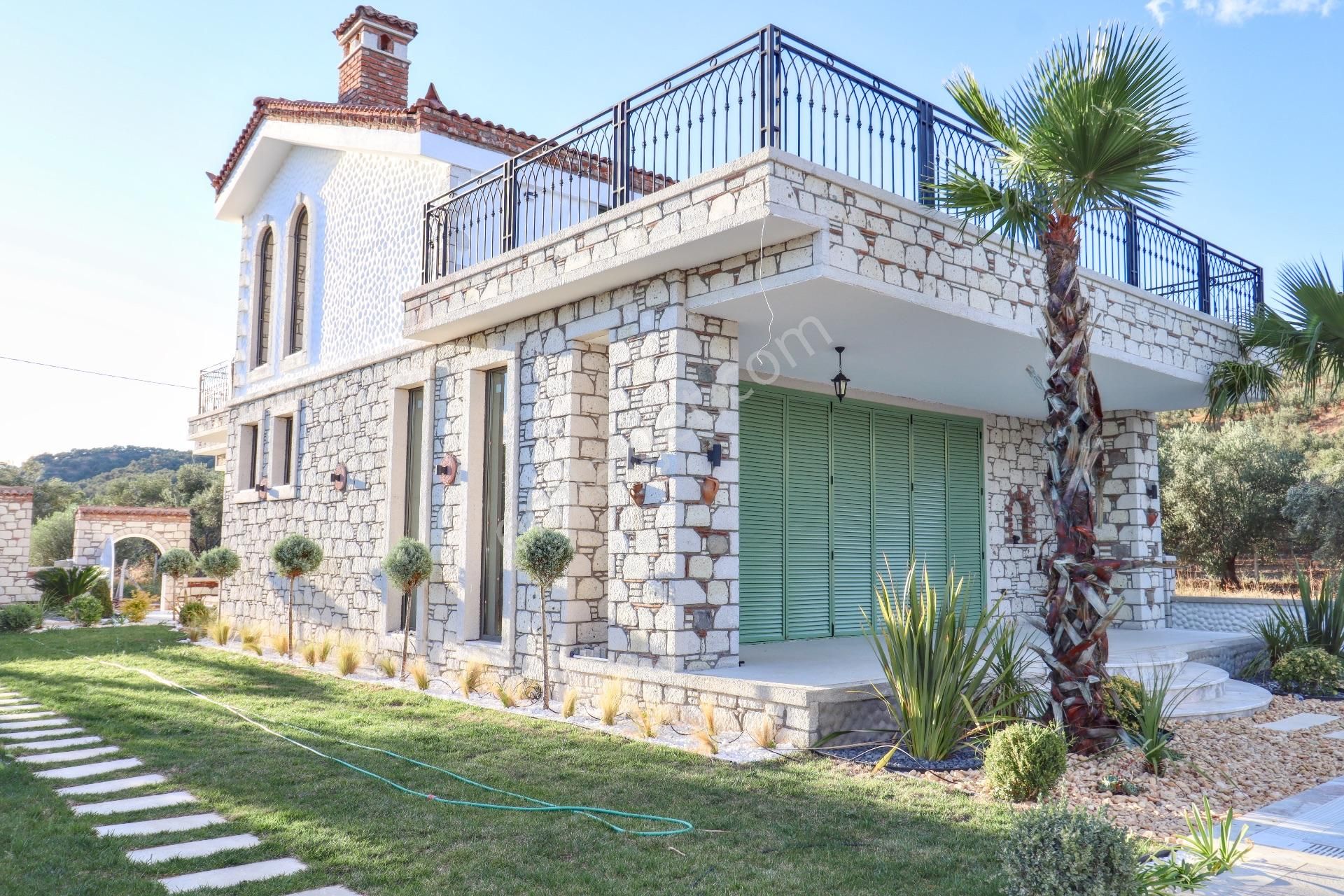 Altınoluk'ta Satılık Özel Havuzlu Villa 650 M2 Arsalı Alaçatı Villa - Görsel 11