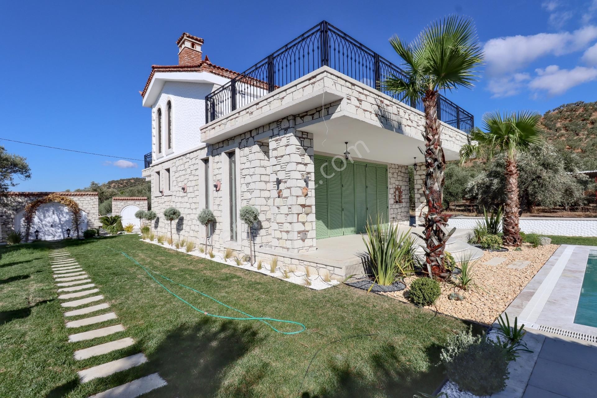Altınoluk'ta Satılık Özel Havuzlu Villa 650 M2 Arsalı Alaçatı Villa - Görsel 14