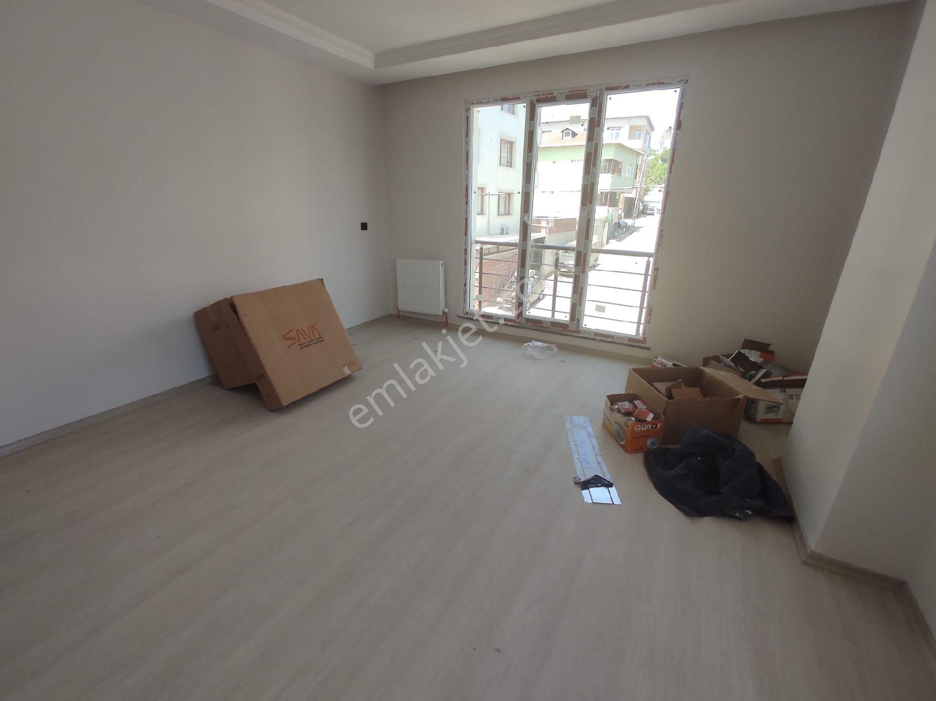 İstanbul Sancaktepe Satılık 2+1 Cadde Üzeri Kullanışlı Daire