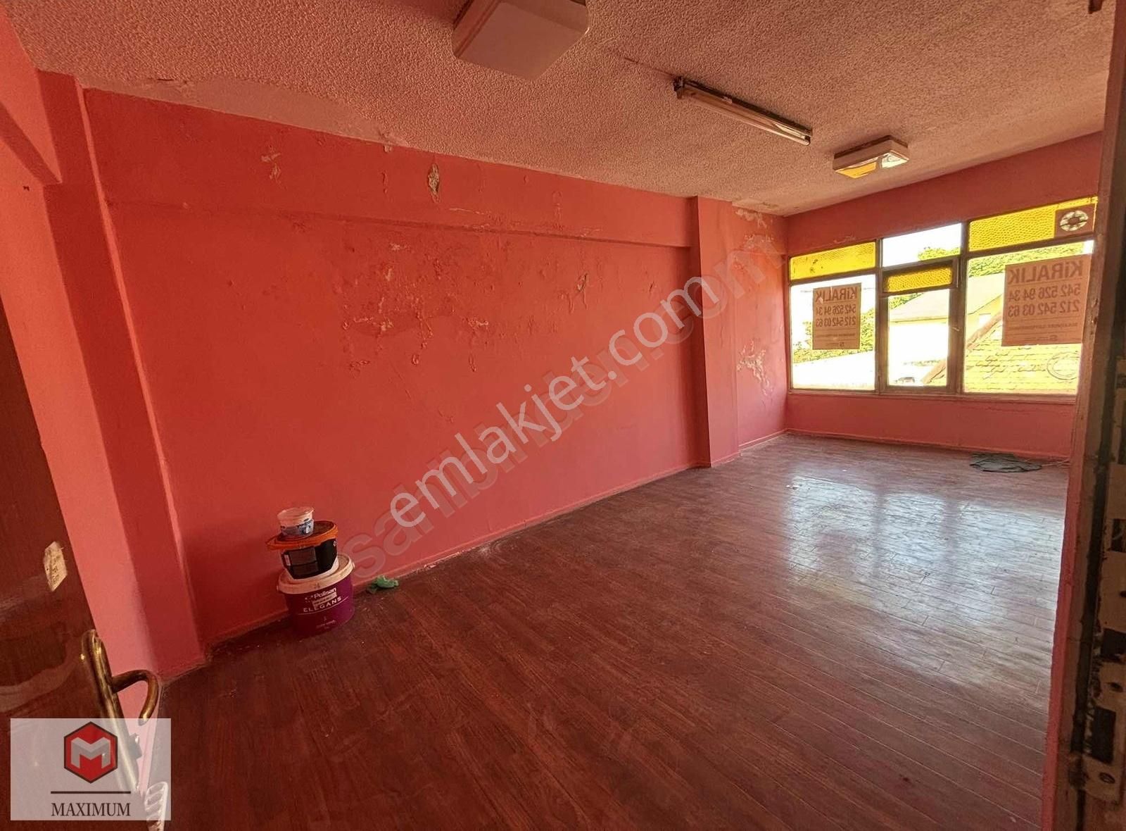 B.köy/cevizlik'te Karaca İş Hanı'nda Ön Cephe 17 M2 Kiralık Ofis