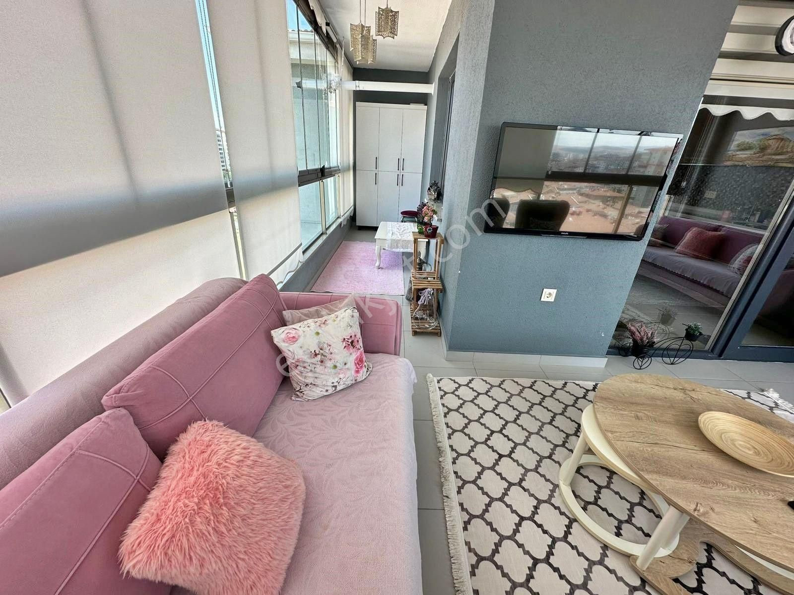 Piyade'de Güvenlikli Lüks Sitede 3+1 Krediye Uygun Manzaralı Ev