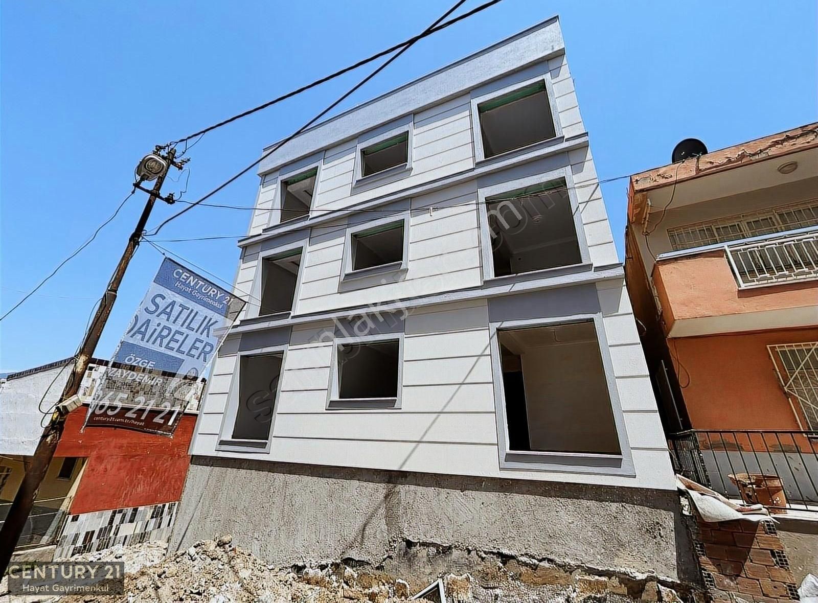 Bayraklı Emek Mahallesinde 2+1 Satılık Daire