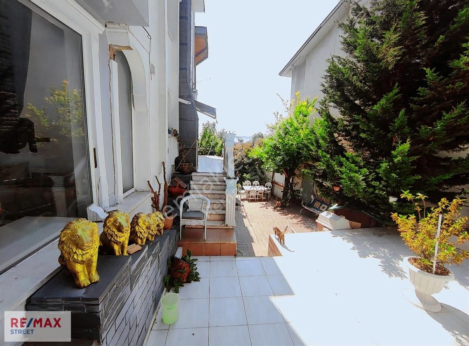 Beylikdüzü Gürpinar'da Deniz Manzaralı Villa