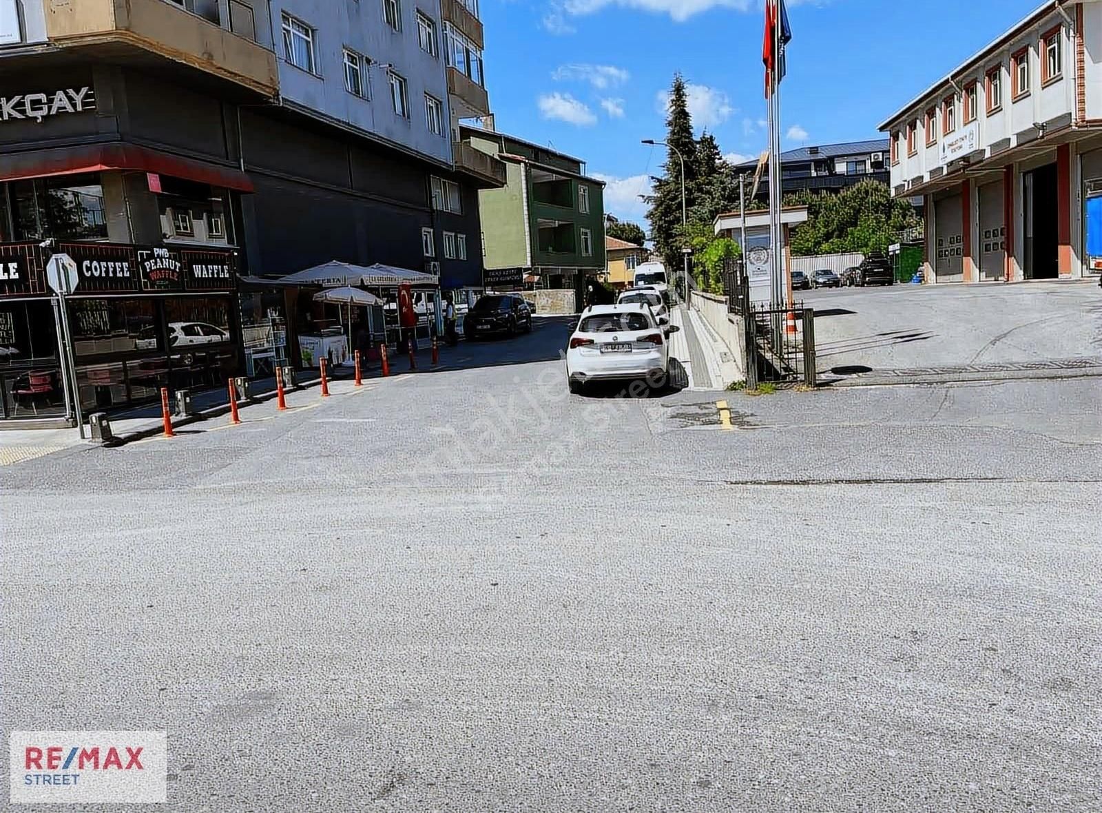 Üsküdar Bosna Bulvarı'nda Pasaj İçi Kiralık Depo