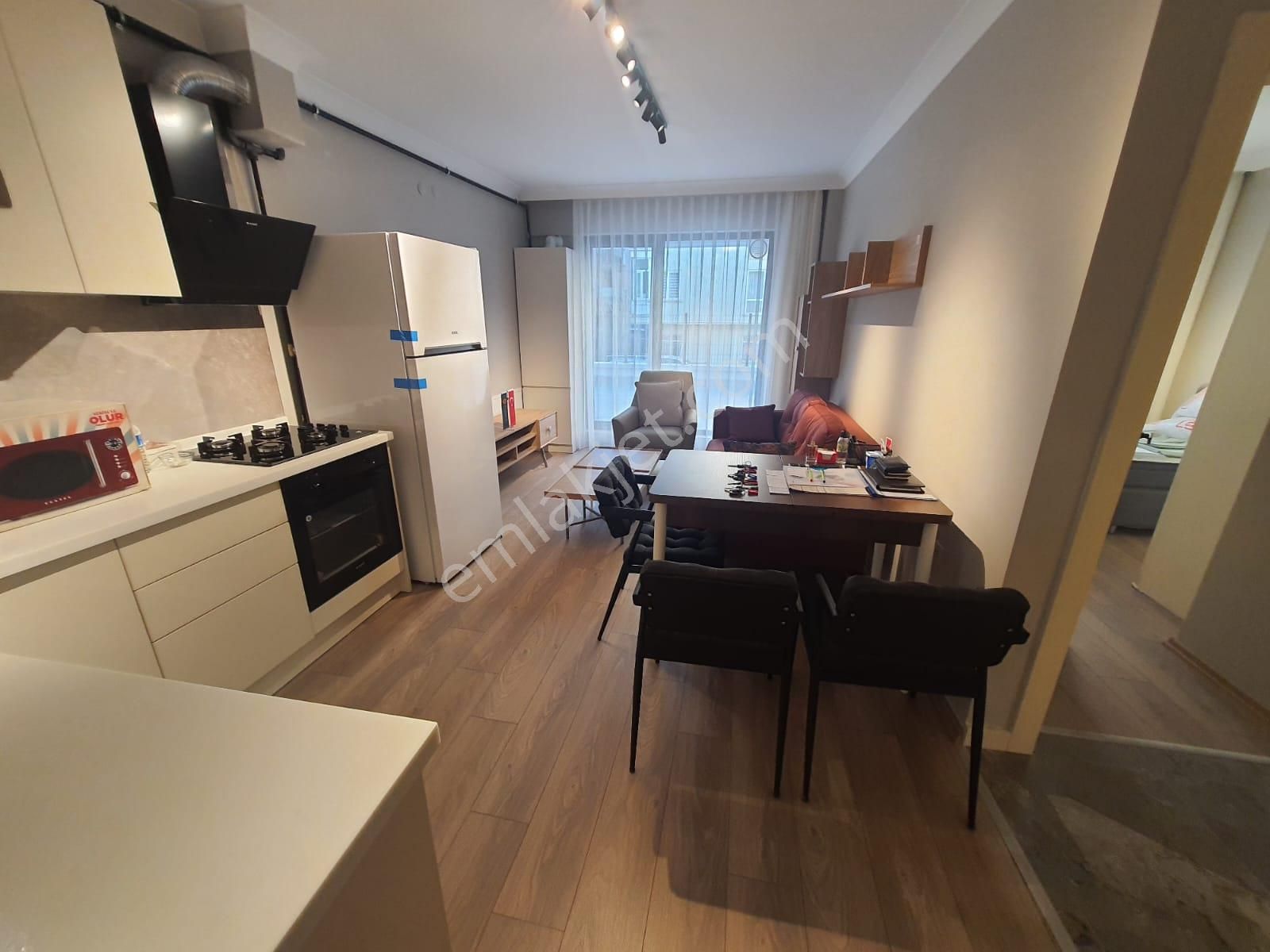 Arel'den Maltepe'de Yeni Bina Mobilyalı Teraslı Giriş Kat 2+1