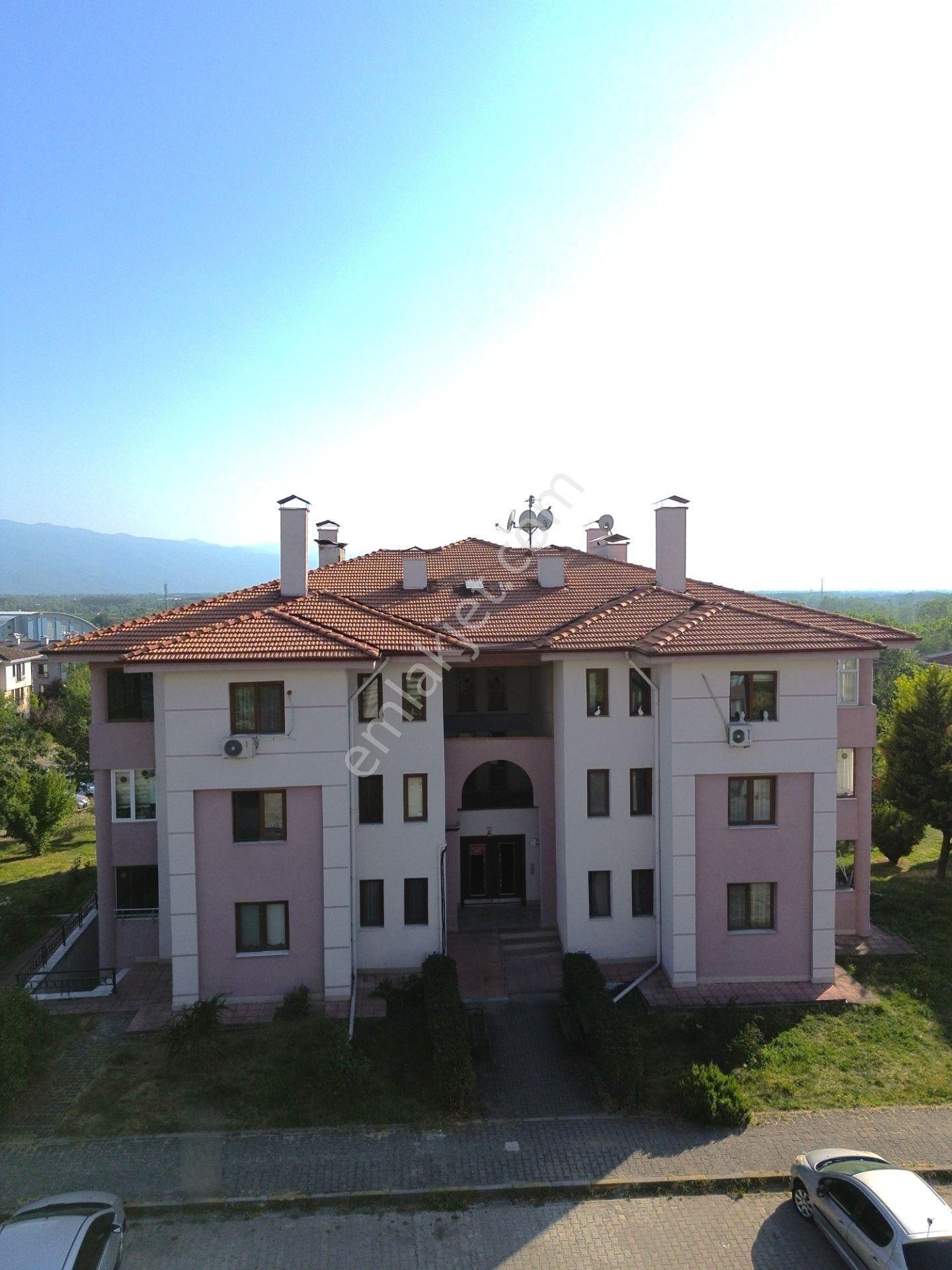 Düzce Güzelbahçe'de Yüksek Giriş Satılık 3+1 Daire!