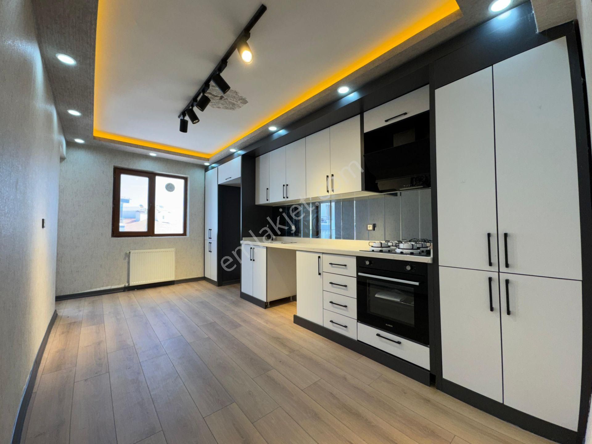 Ufuktepe'de Full Yapılı 3+1 Ebeveyn Banyolu Cadde Dibi!!