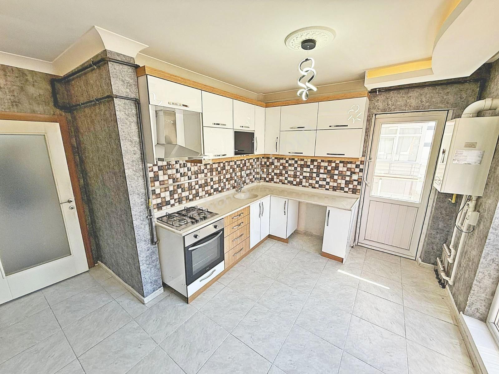 Denizden Cadde Üzerinde Full Yapılı Kuruş Masrafsız 3+1 Daire