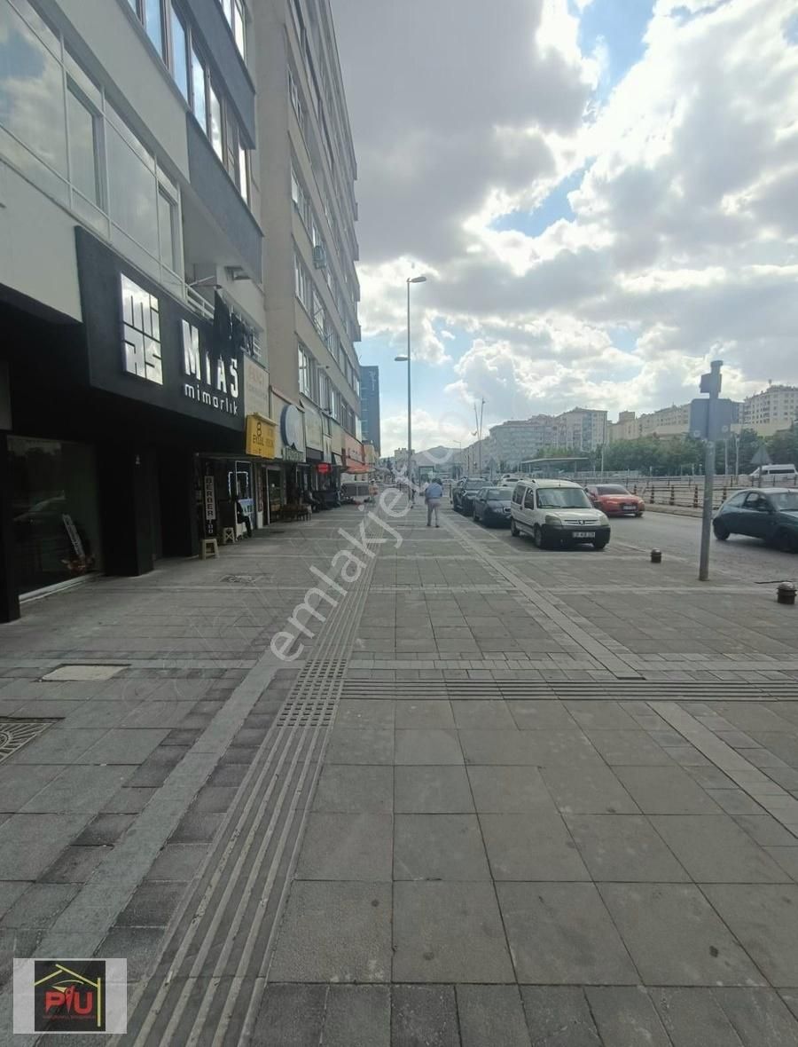 Sivas Caddesi Yaya Geçidi Karşısı Satılık Dükkan