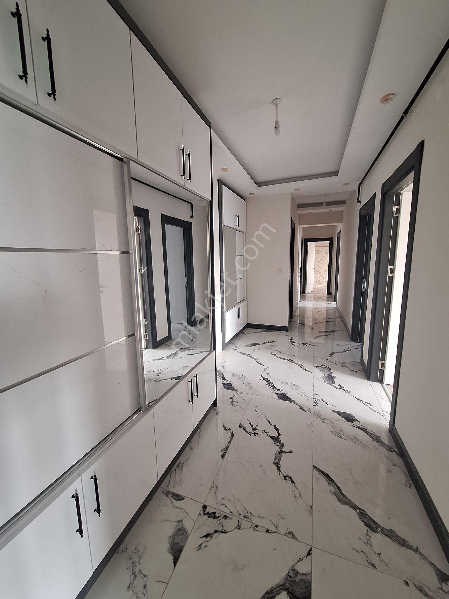 Zümrütte Havaalanına Yakın 180 M2 3+1daire - Görsel 8