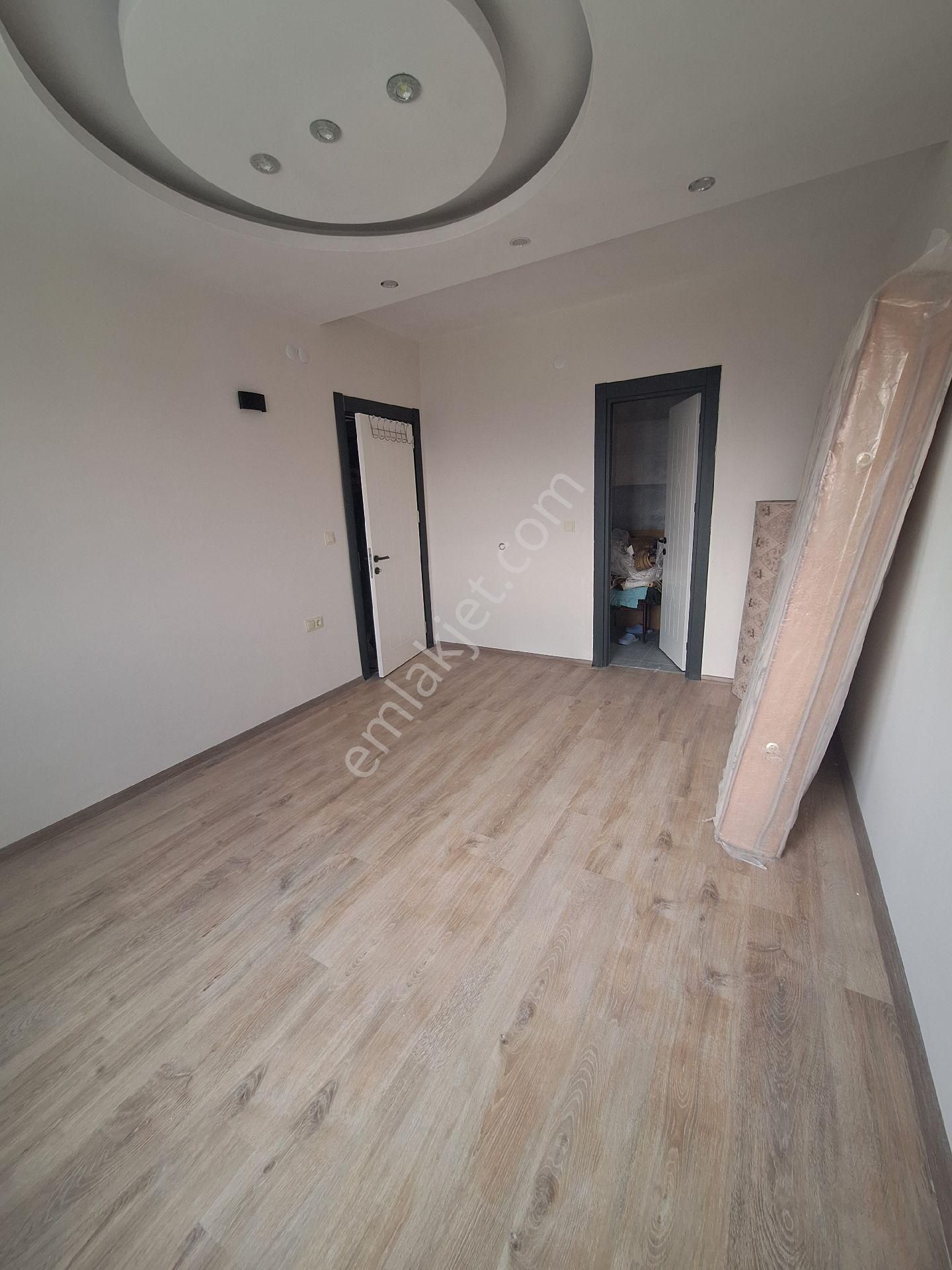 Zümrütte Havaalanına Yakın 180 M2 3+1daire - Görsel 20