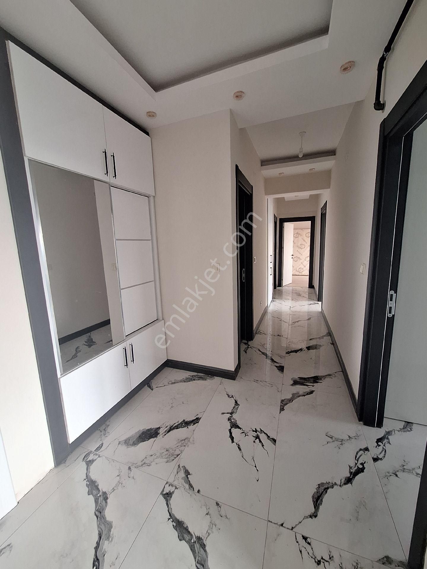 Zümrütte Havaalanına Yakın 180 M2 3+1daire - Görsel 9