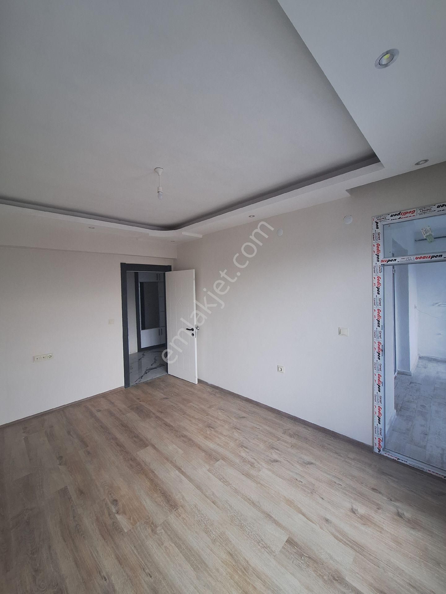 Zümrütte Havaalanına Yakın 180 M2 3+1daire - Görsel 10