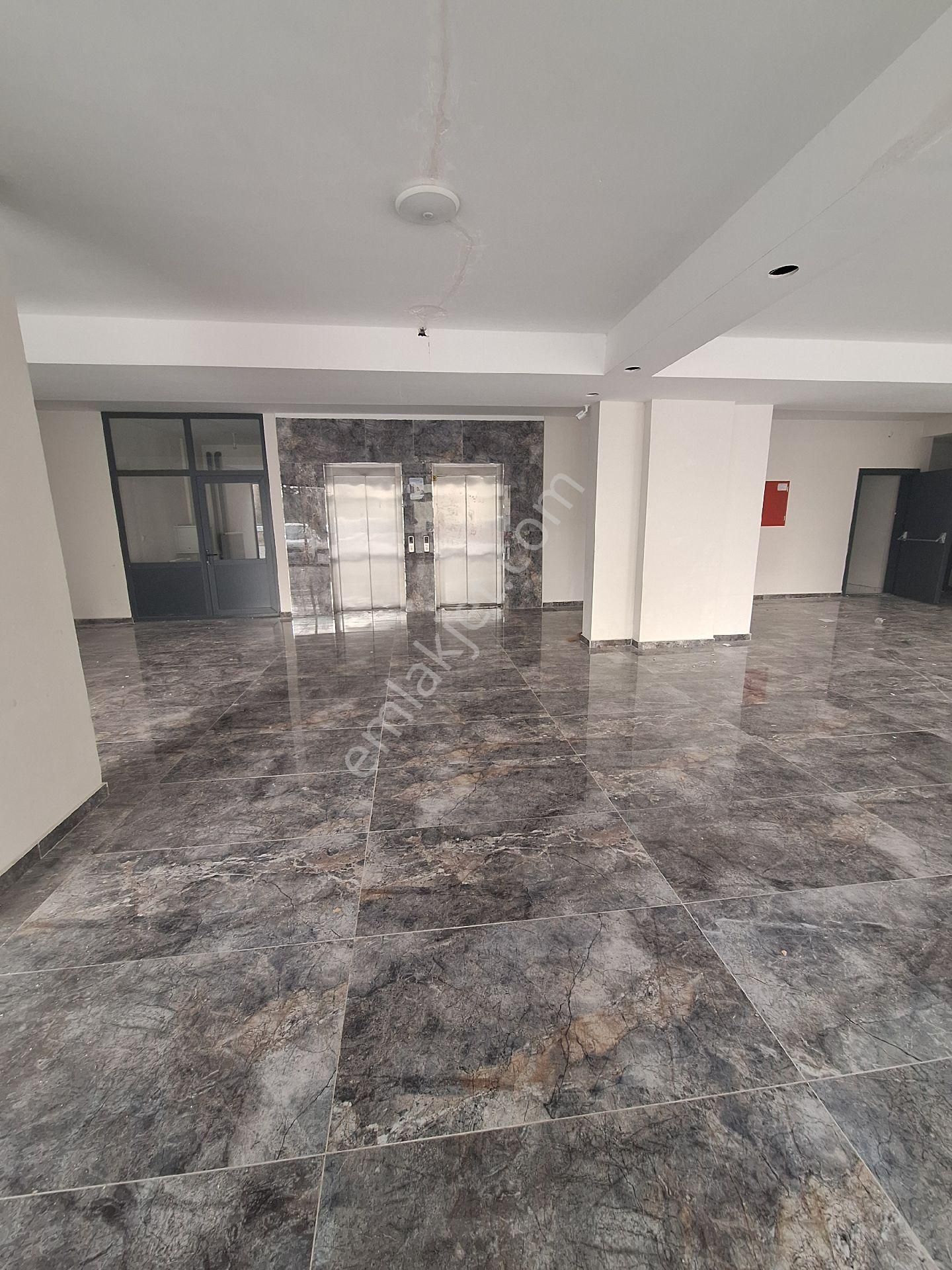 Zümrütte Havaalanına Yakın 180 M2 3+1daire - Görsel 4