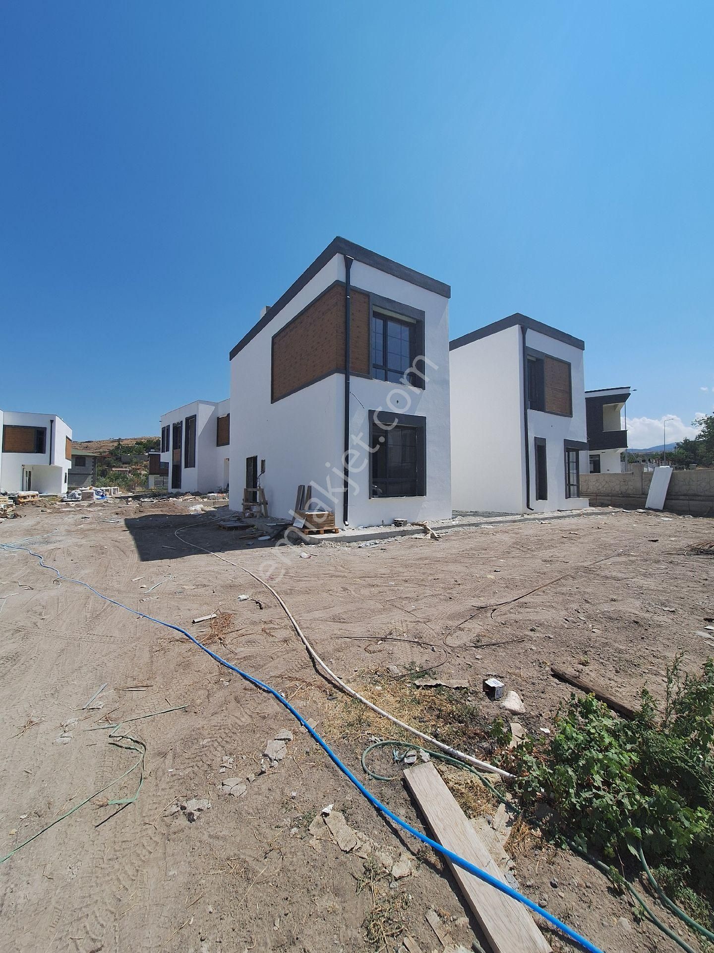 Hacılar Yolunda Satılık 607 M2 Bahçeli 6+1 Lüks Villa - Görsel 2