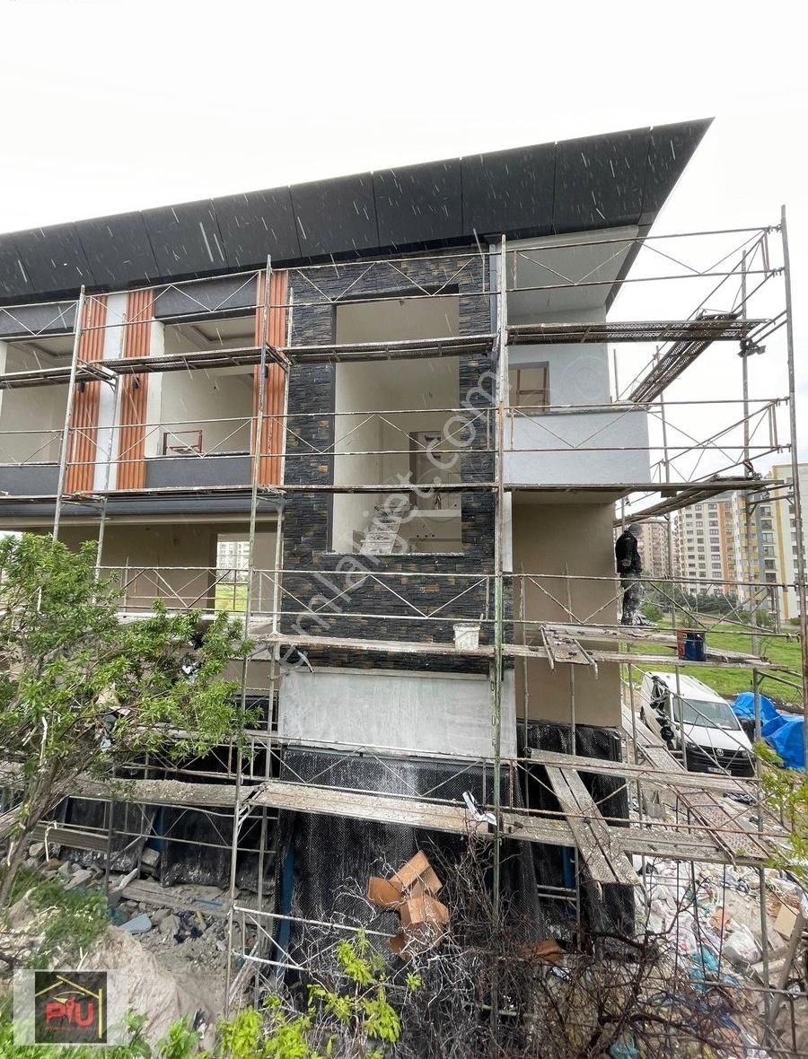 Çay Bağları Paraşüt Alanı Karşısında Satılık Lüks Villa