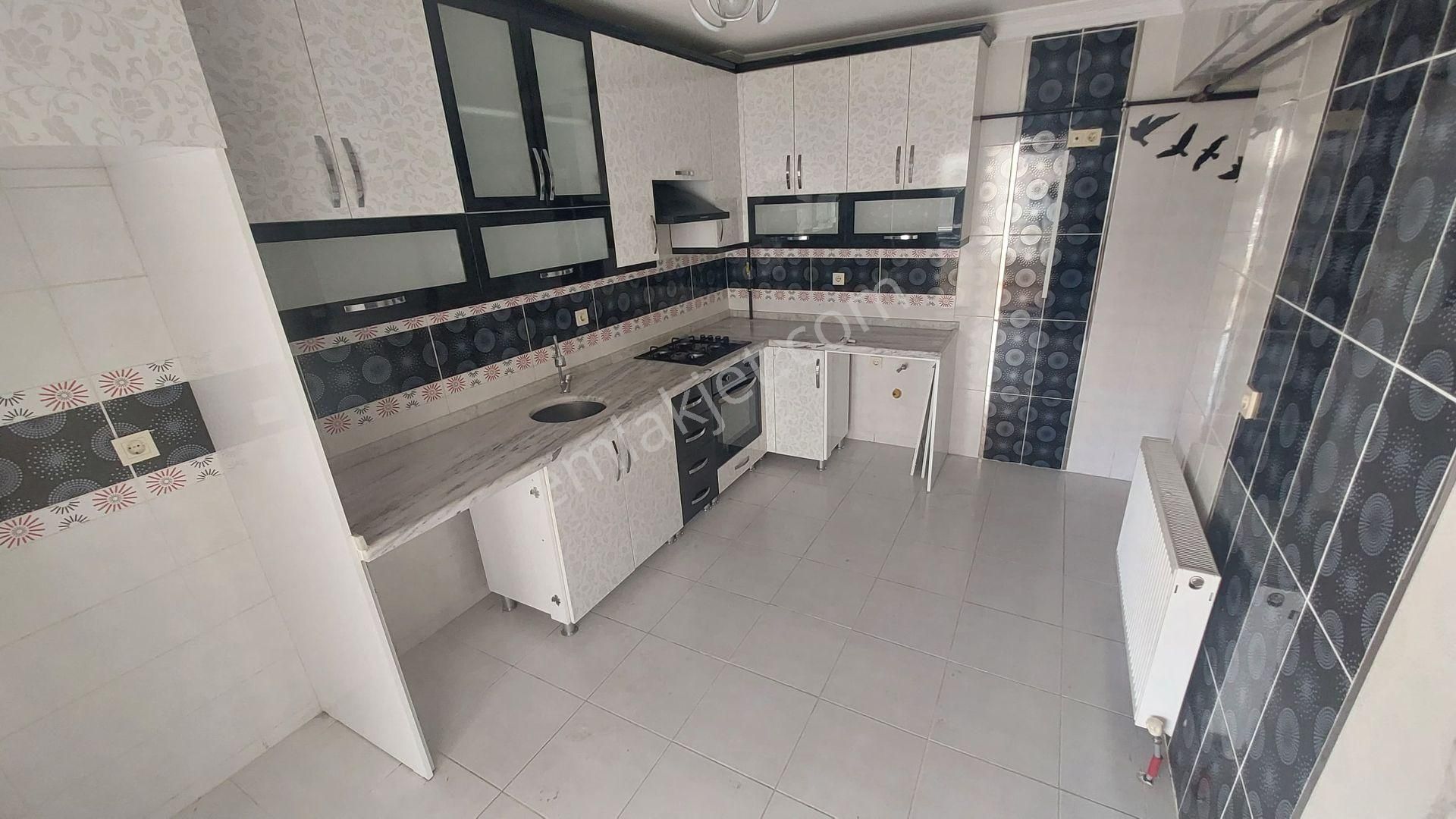 Denizden Çarşının İçinde Kuruş Masrafsız Çift Balkon Katta 2+1