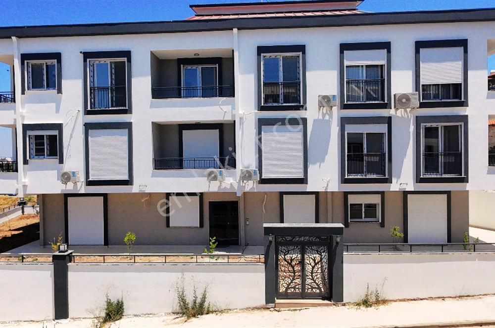 Didim Hisar Mahallesinde, Fener Caddesi Yanı, Asansörlü Sıfır Binada Satılık Köşe 2+1 Daire - Görsel 3