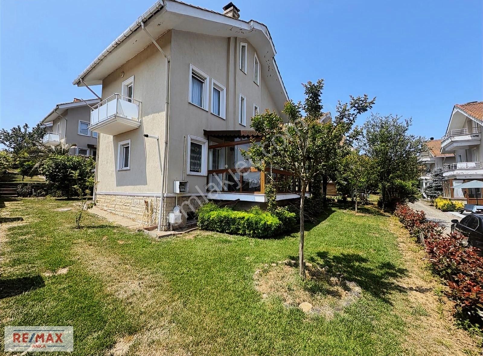 Remax Anka 'dan Yaz Dönemi İçin Salkım Sitesi Kiralık 5+1 Villa