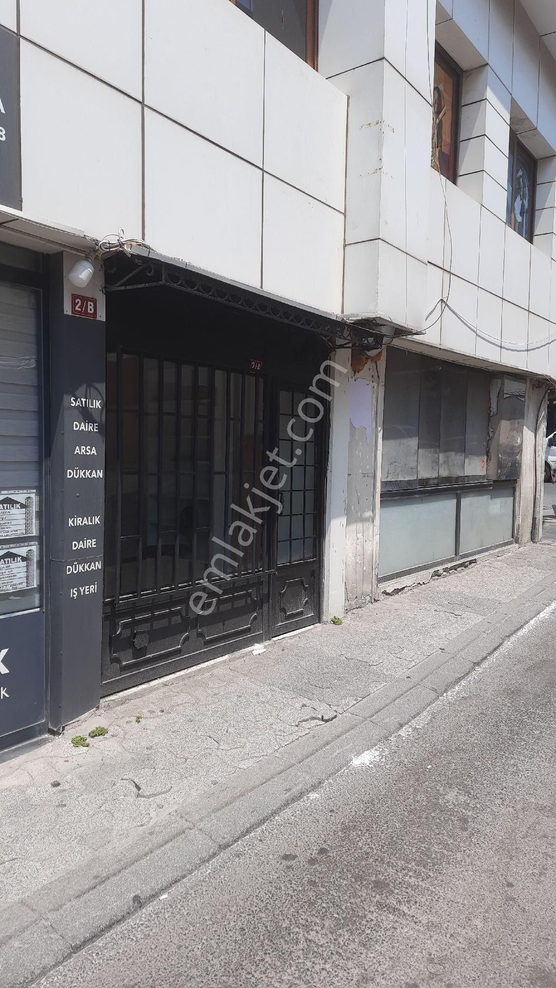 Küçükbakkalköy Kastelli Binasında 10m2 Depolu Kiralık Dükkan