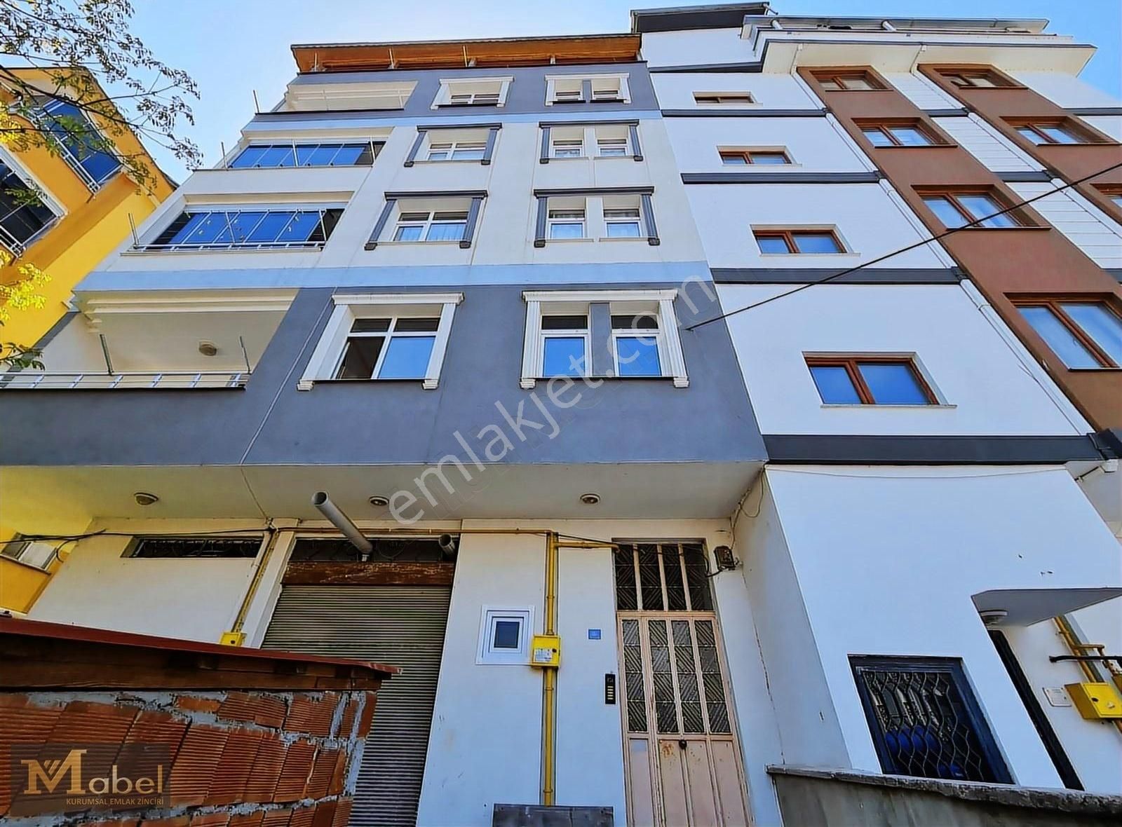Mkp Mah. Ata Caddesi Üzerinde Şehir Ve Okullara Yakın Daire??
