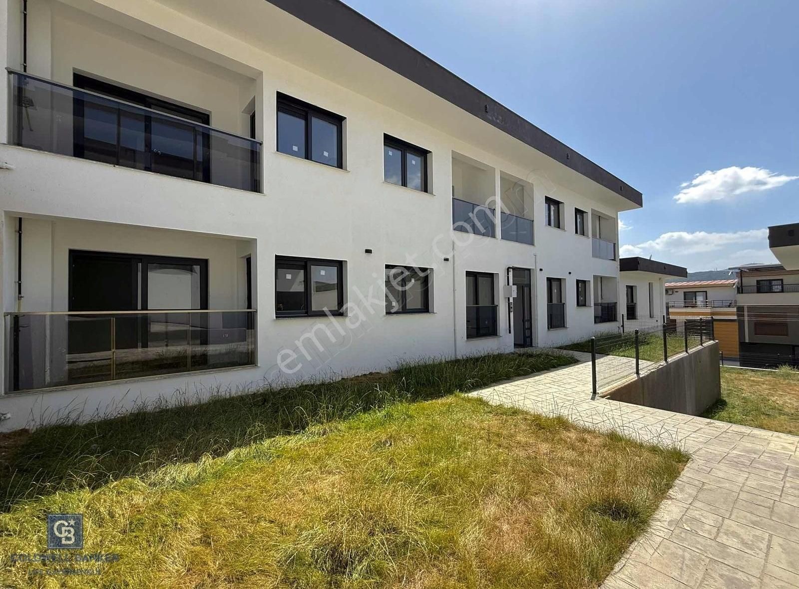 Gaziemir Beyazevler Site İçinde Sıfır 2+1 Bahçeli Satılık Daire