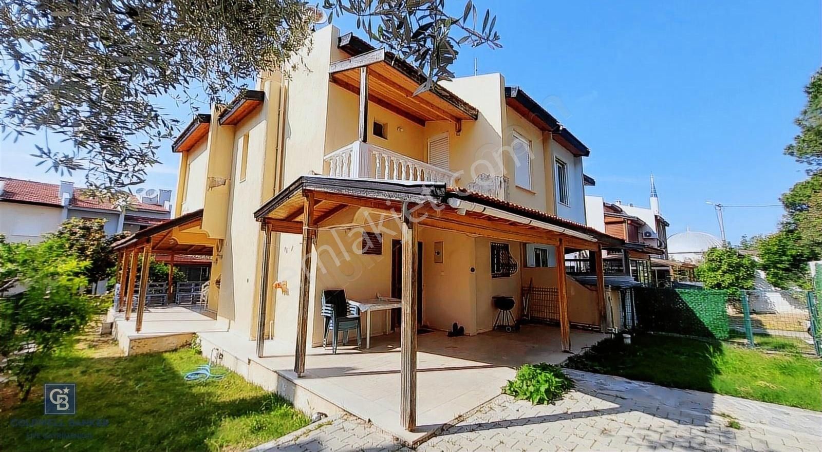 Çeşme Germiyan Yalı Da Plajlı Sitede Yıllık Kiralık Villa