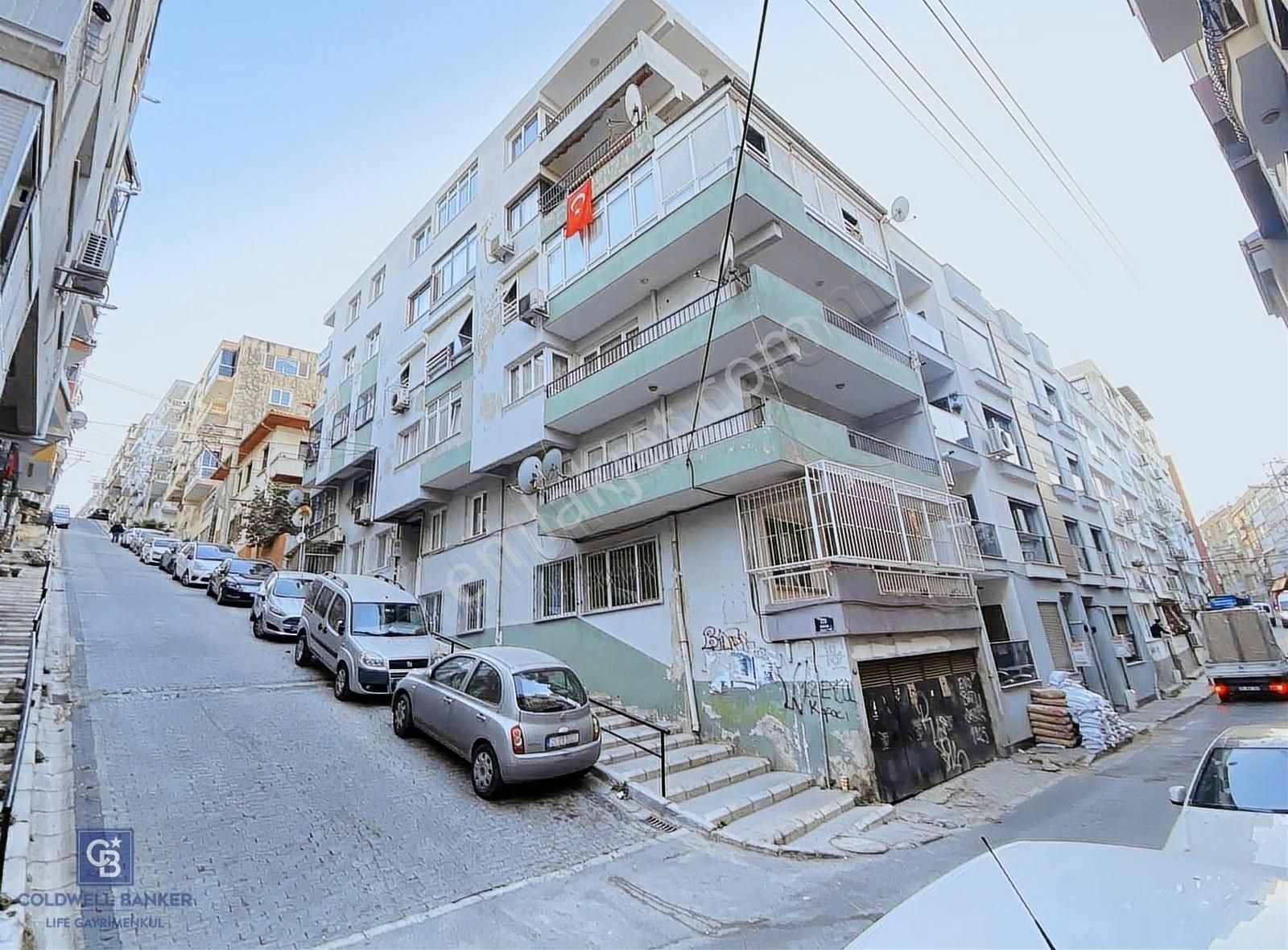 Küçükyalıda İhtiyaçtan Acil Satılık Full Tadilatlı Satılık 2+1