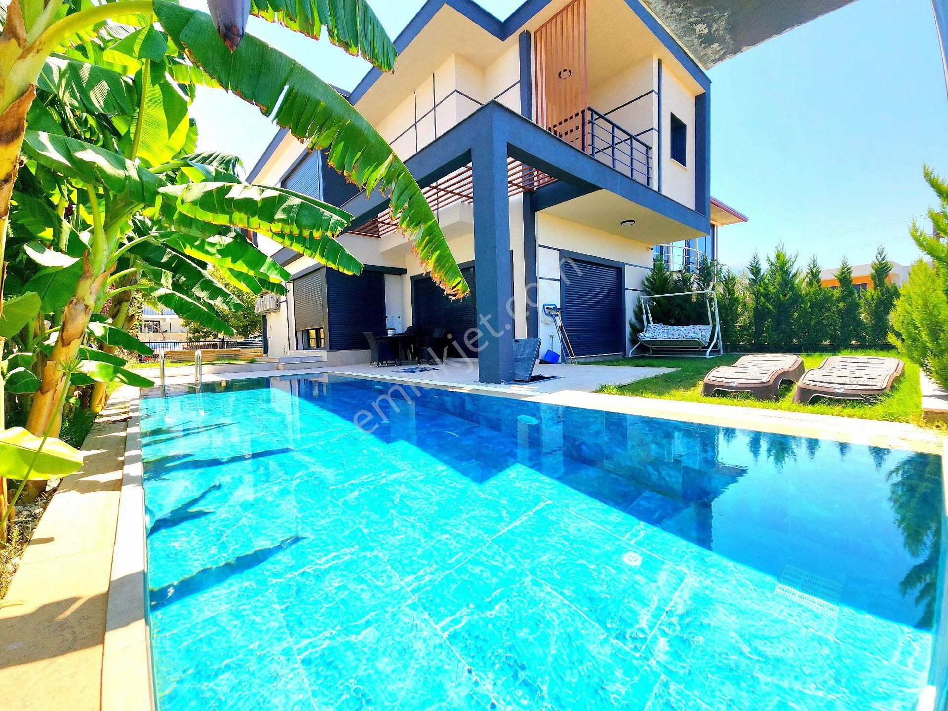 Güzelçamlı Satılık Deniz Manzaralı Havuzlu Villa